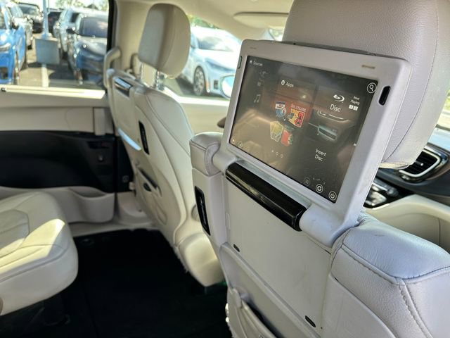 Used 2018 Chrysler Pacifica Touring-L Plus image 13