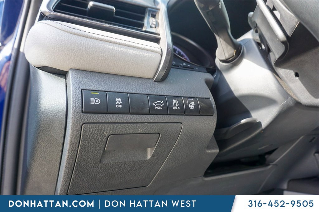 Used 2023 Toyota Camry SE w/ Cold Weather Package image 17