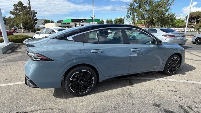 New 2026 Nissan Sentra SR w/ Floor Mat Package FWD image 3