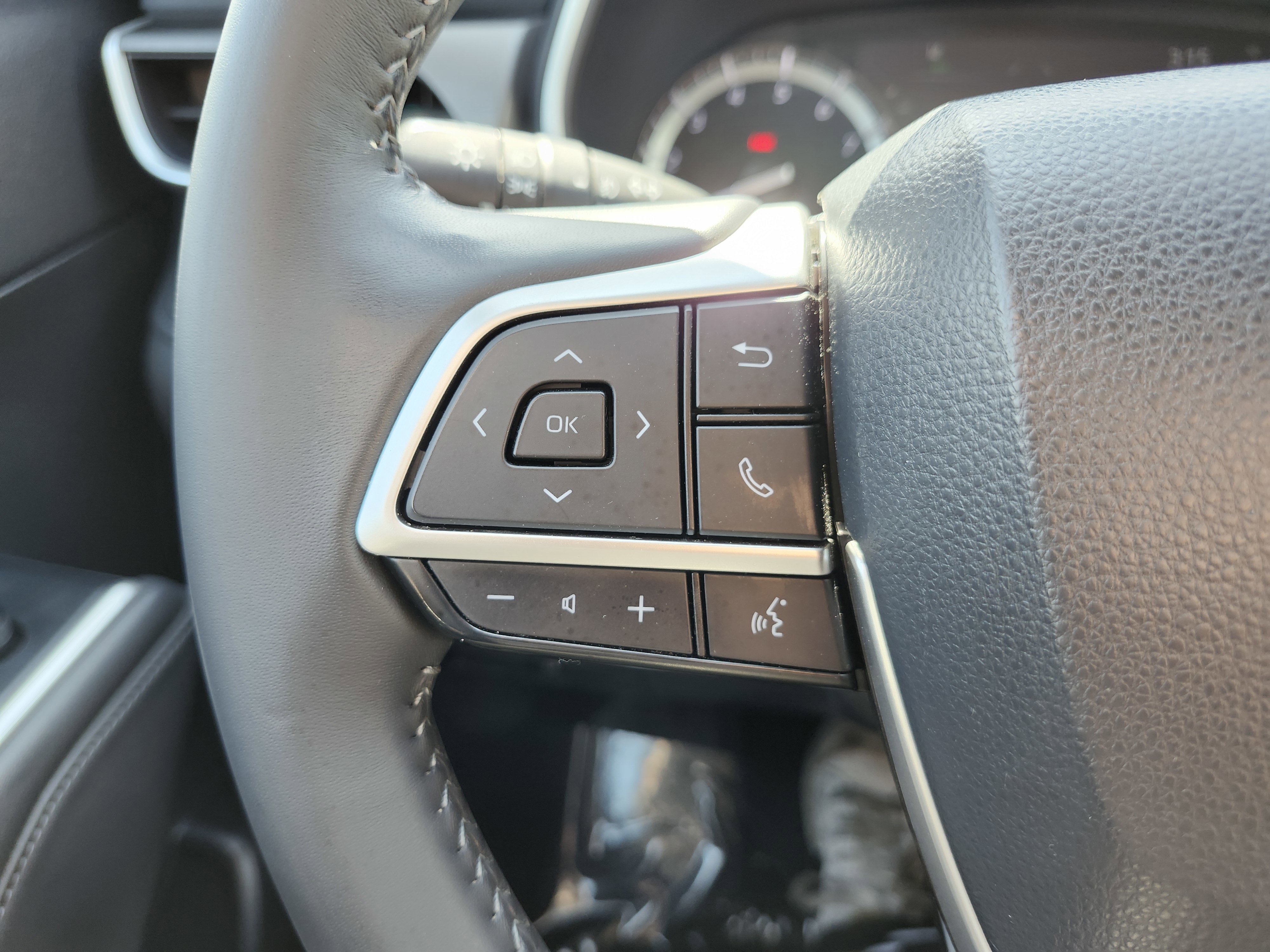 Used 2022 Toyota Highlander XLE AWD/4WD image 38