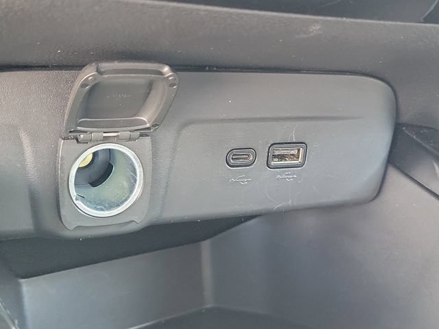 Certified 2025 Chevrolet Trax LT w/ LT Convenience Package FWD image 27