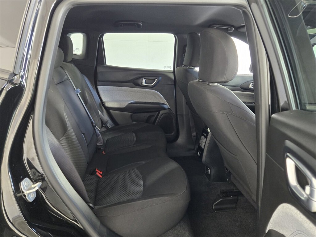 Used 2024 Jeep Compass Sport image 14