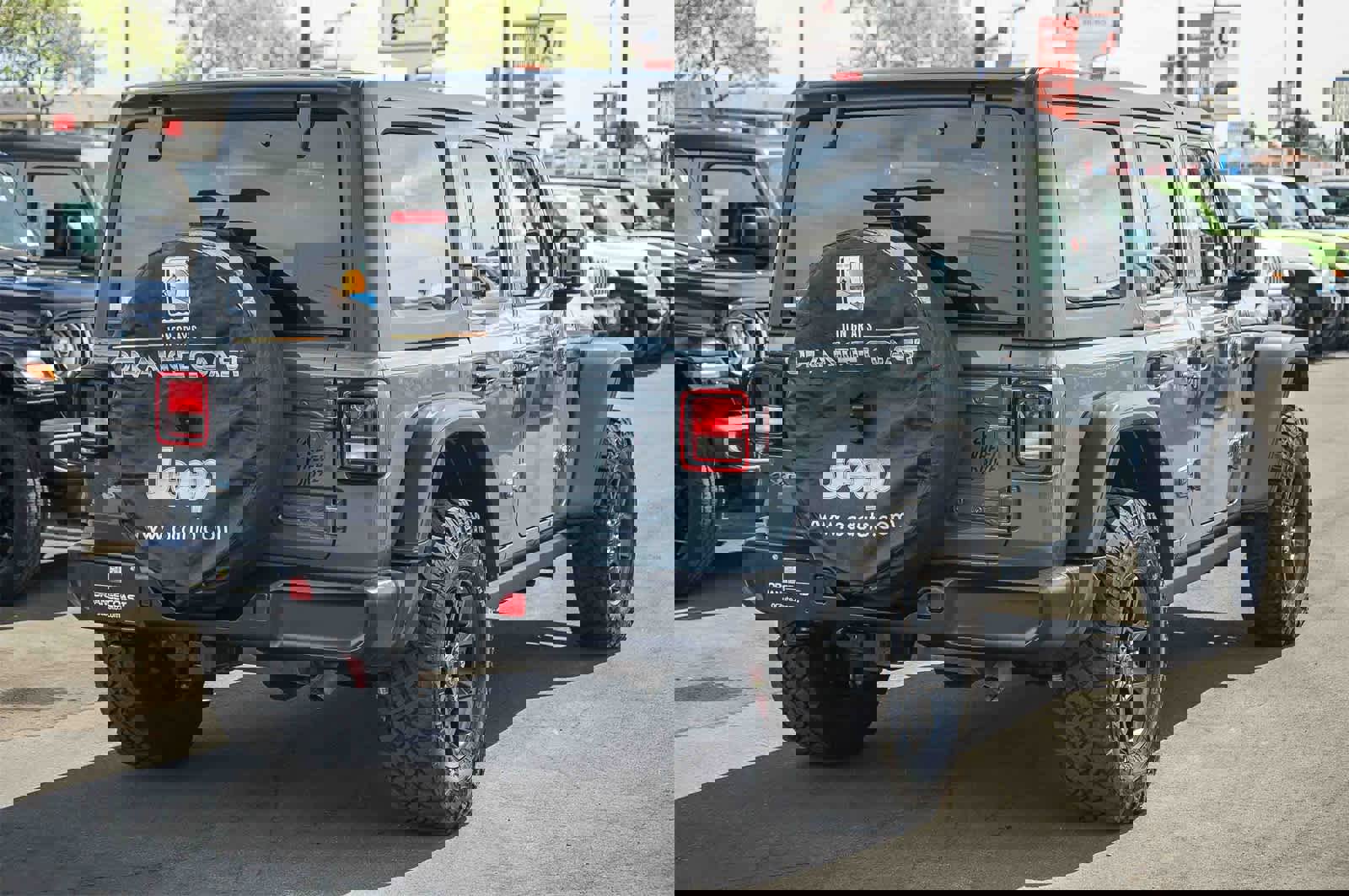 Used 2025 Jeep Wrangler Willys image 4