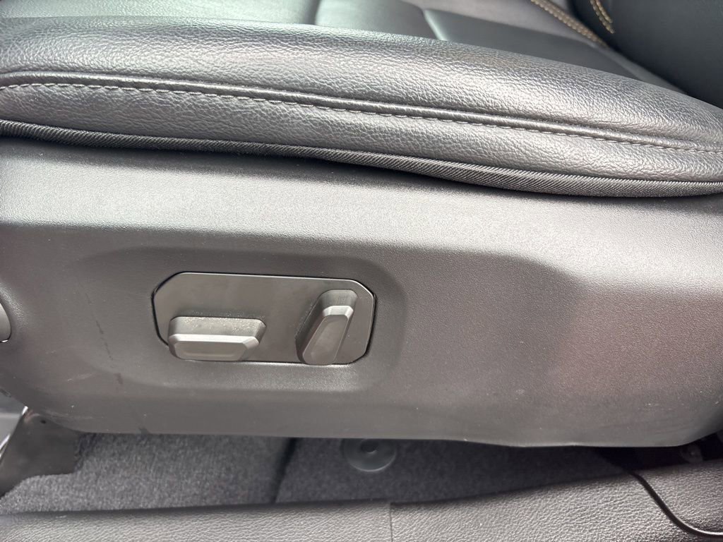 Used 2025 Jeep Wrangler Sahara image 33