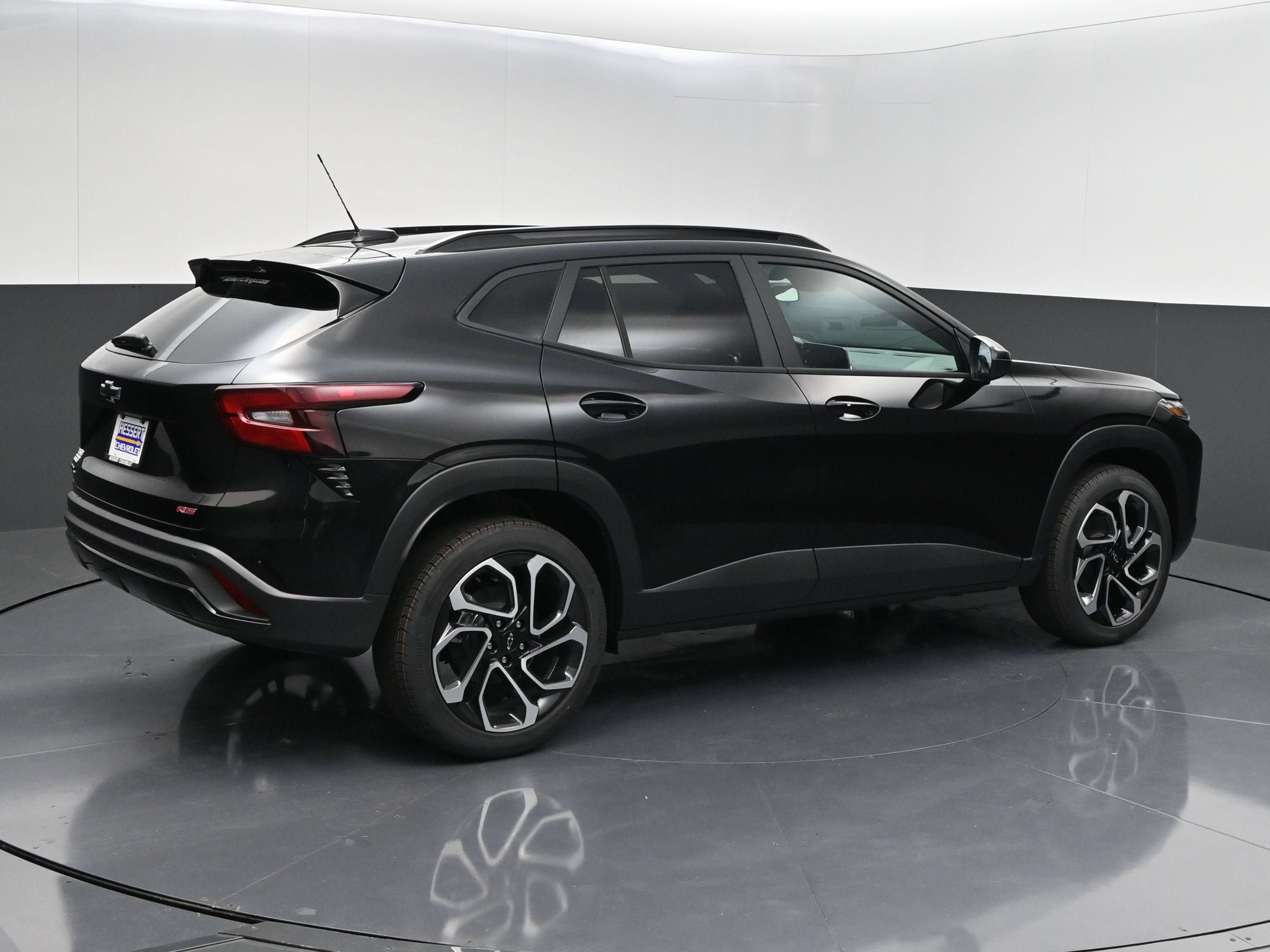 New 2026 Chevrolet Trax RS w/ Sunroof Package FWD image 8