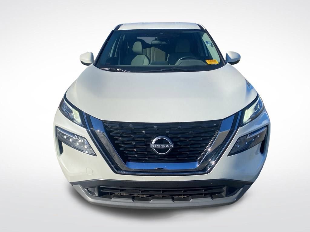 Used 2023 Nissan Rogue SV image 2