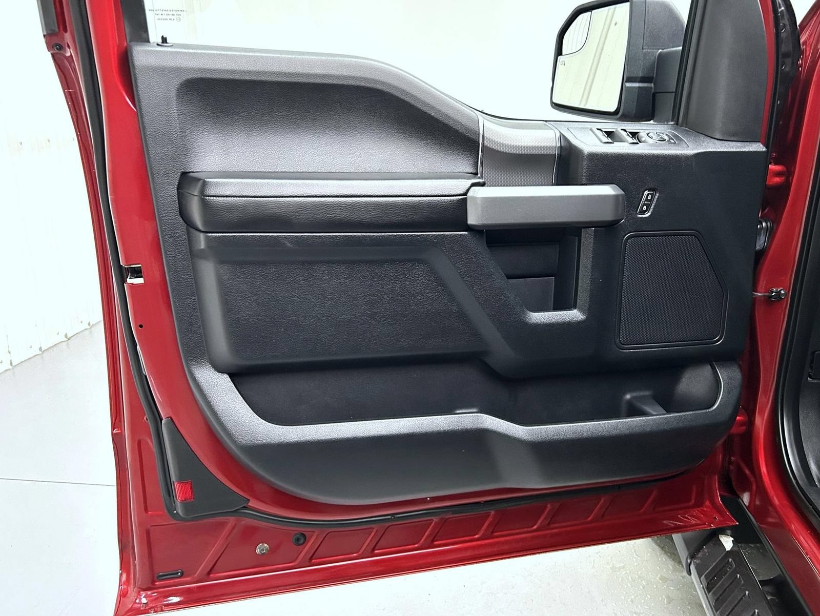 Used 2016 Ford F150 XLT w/ Equipment Group 302A Luxury AWD/4WD image 9