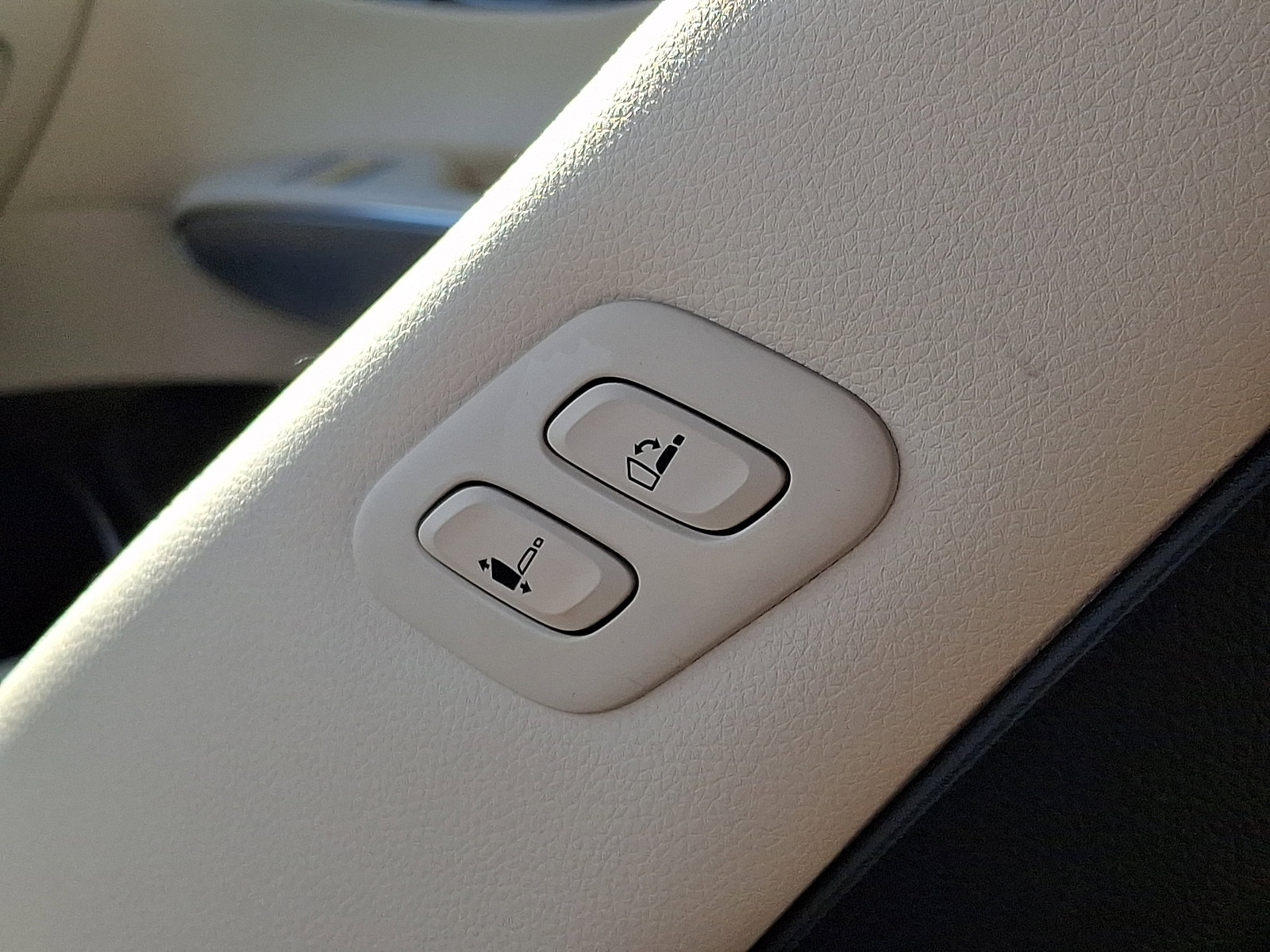 Certified 2023 Genesis GV70 2.5T w/ Select Package AWD/4WD image 13