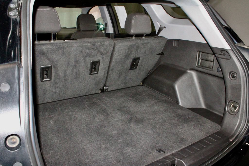 Used 2024 GMC Terrain SLE AWD/4WD image 12