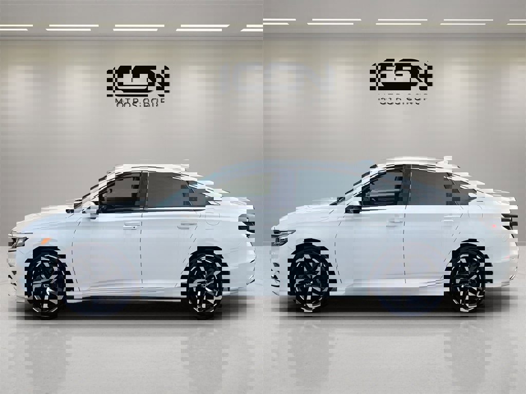 Used 2019 Honda Accord Sport image 2