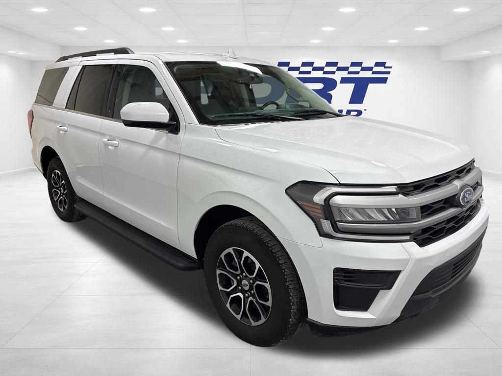 Used 2024 Ford Expedition XLT image 4