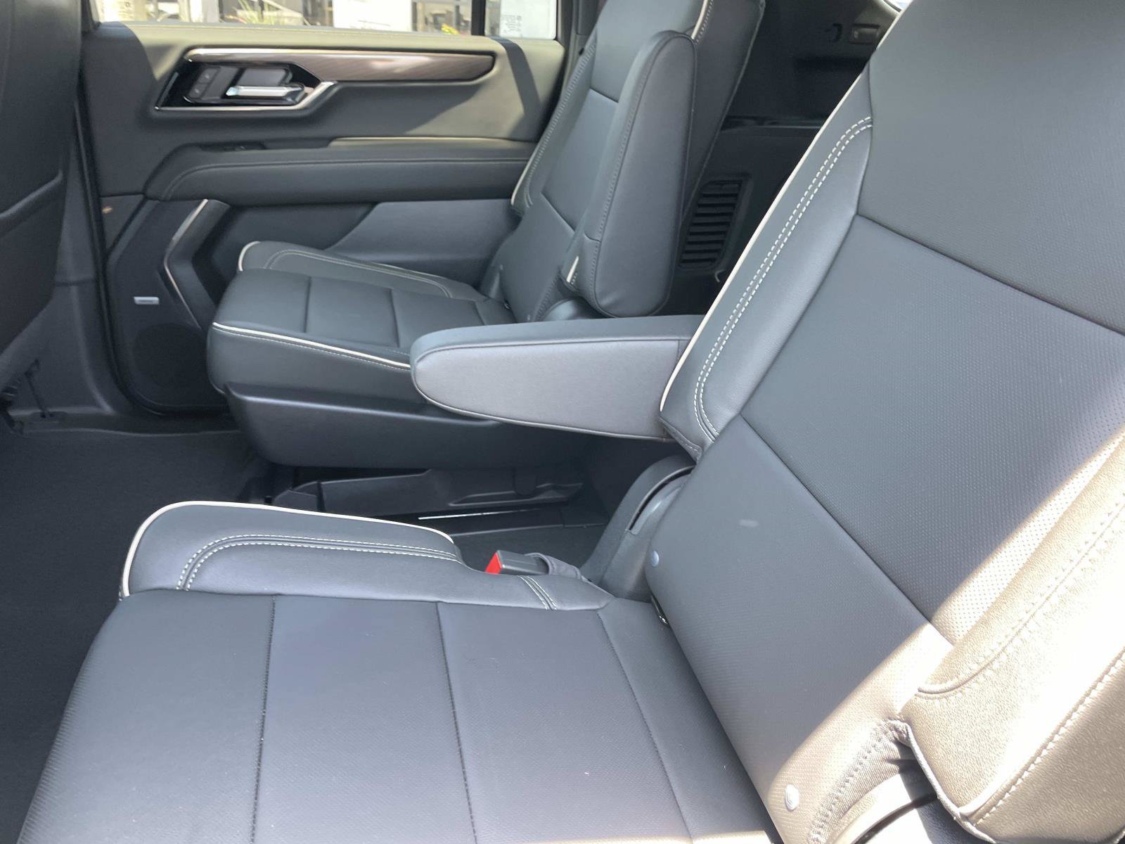 New 2026 GMC Yukon XL Elevation w/ Elevation Premium Package RWD image 24