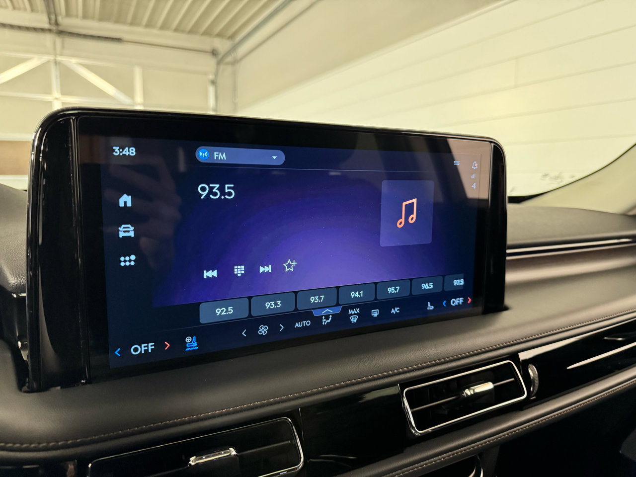 Used 2025 Lincoln Aviator Reserve w/ Equipment Group 201A image 23