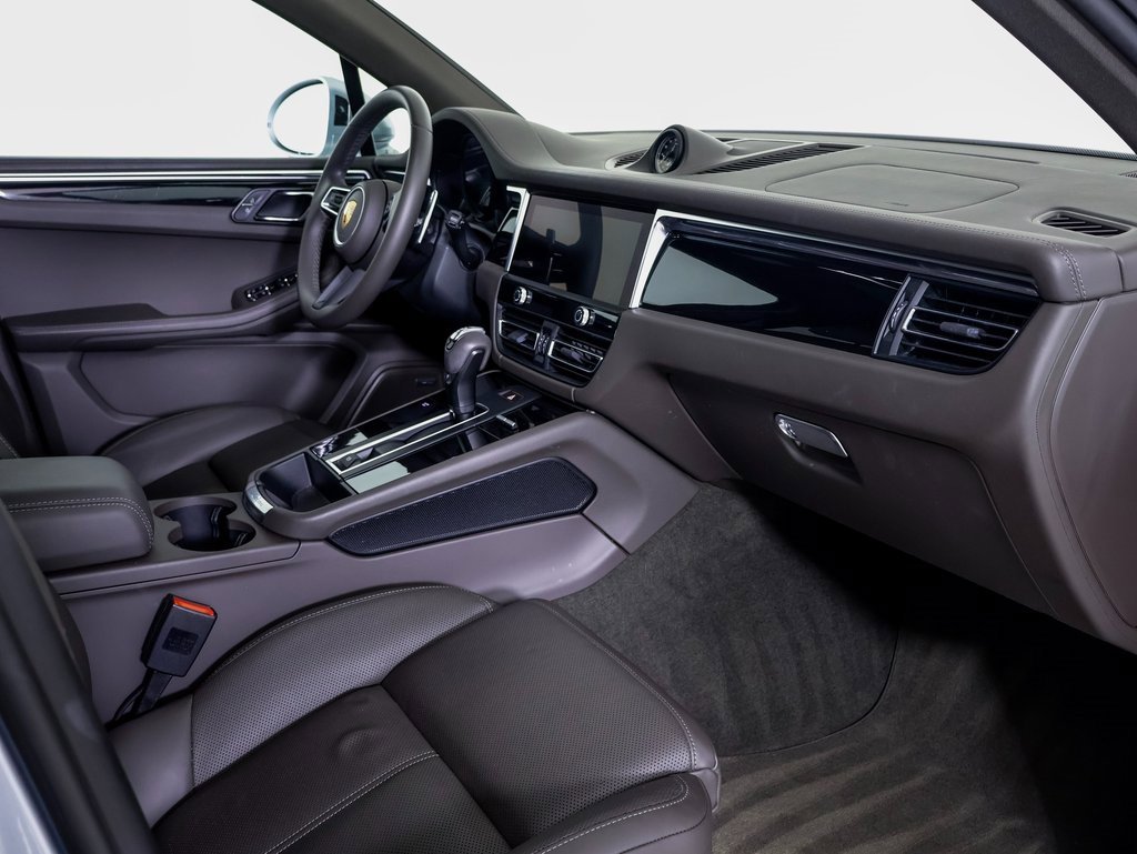 Certified 2023 Porsche Macan S w/ Premium Package Plus image 7