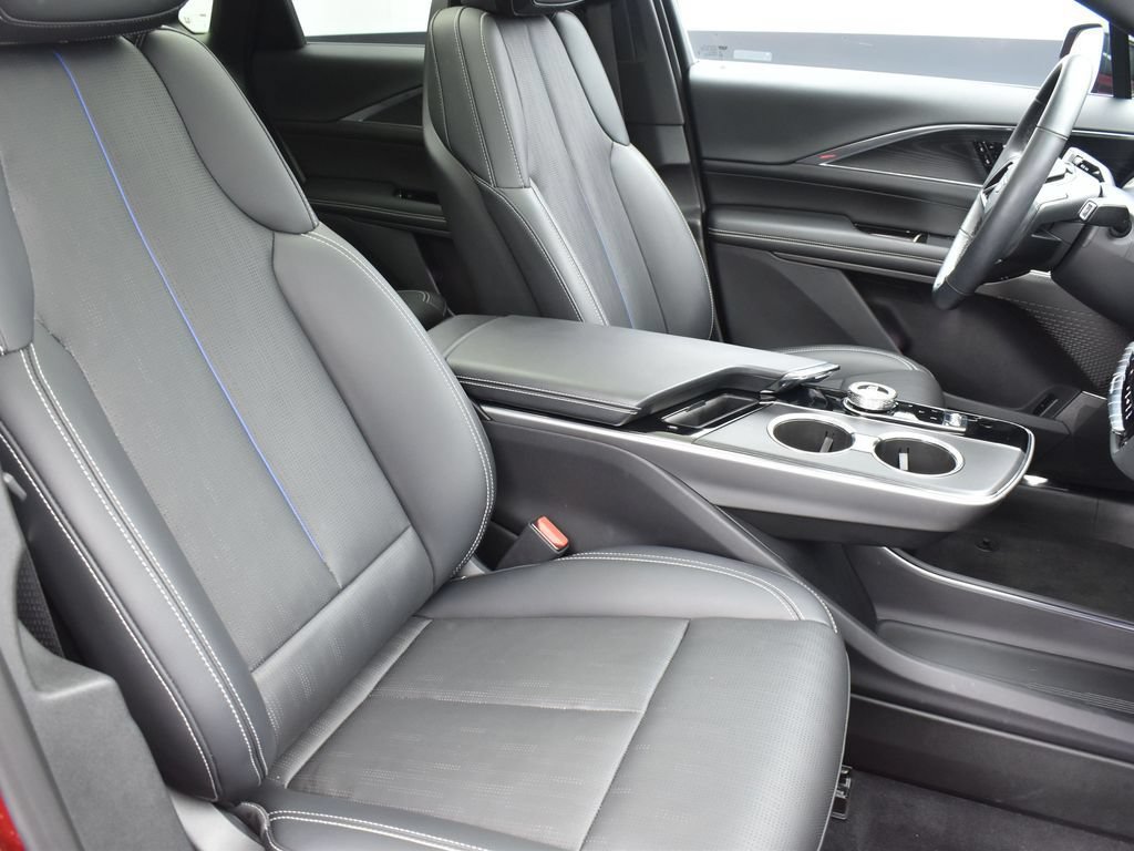 Certified 2024 Cadillac Lyriq Sport AWD/4WD image 32