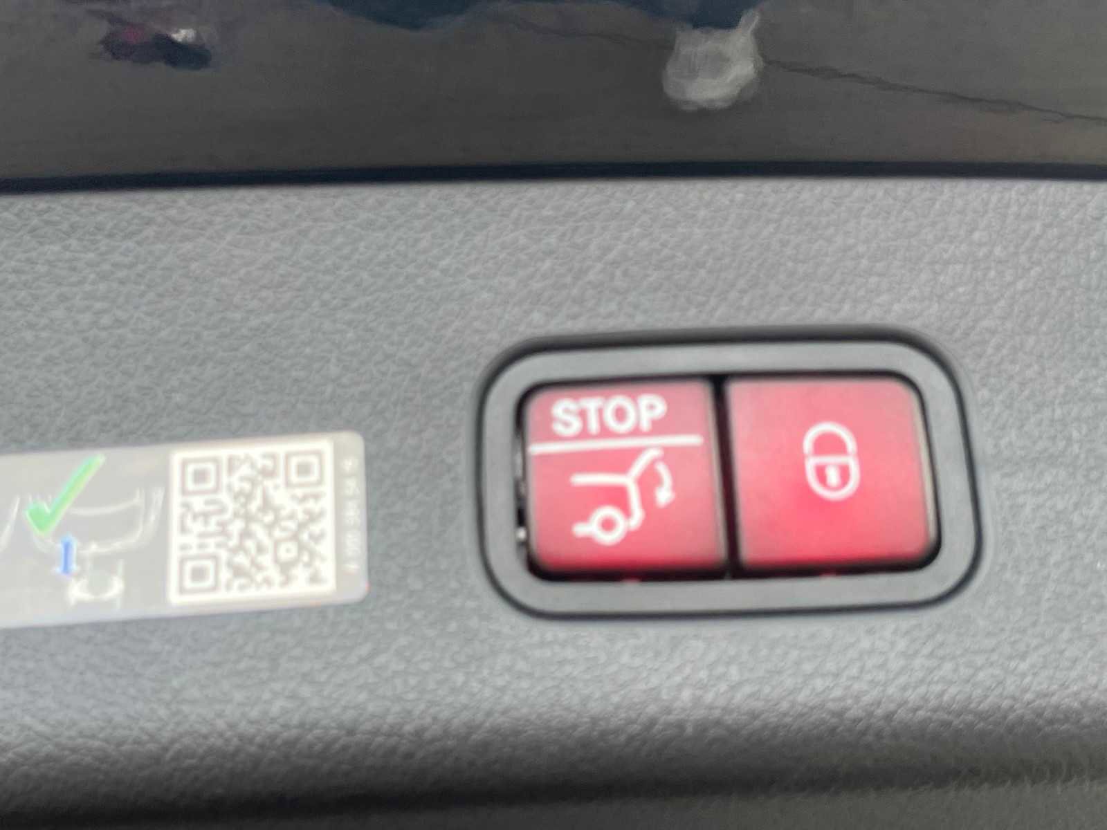 Used 2025 Mercedes-Benz GLC 350e 4MATIC image 14