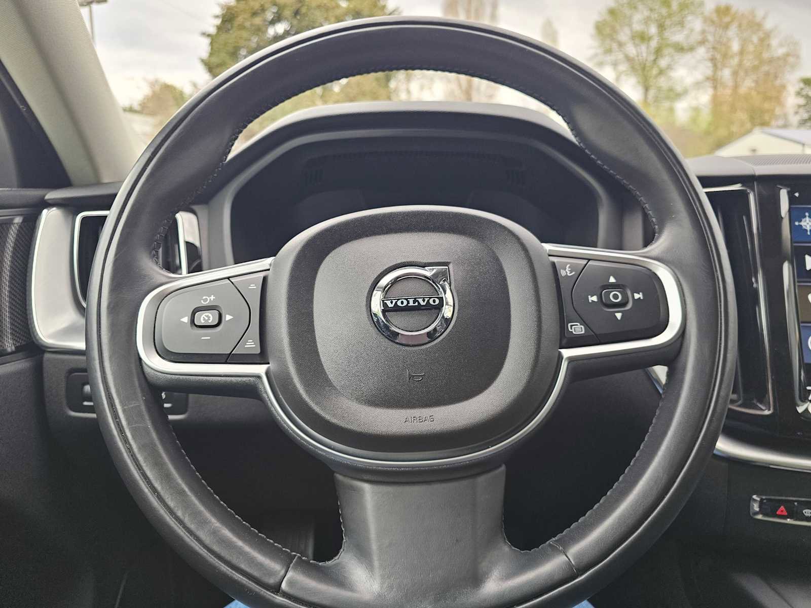 Used 2019 Volvo XC60 T5 Momentum w/ Multimedia Package image 22