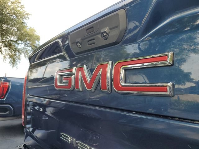 Used 2022 GMC Sierra 2500 SLT w/ SLT Preferred Package AWD/4WD image 6