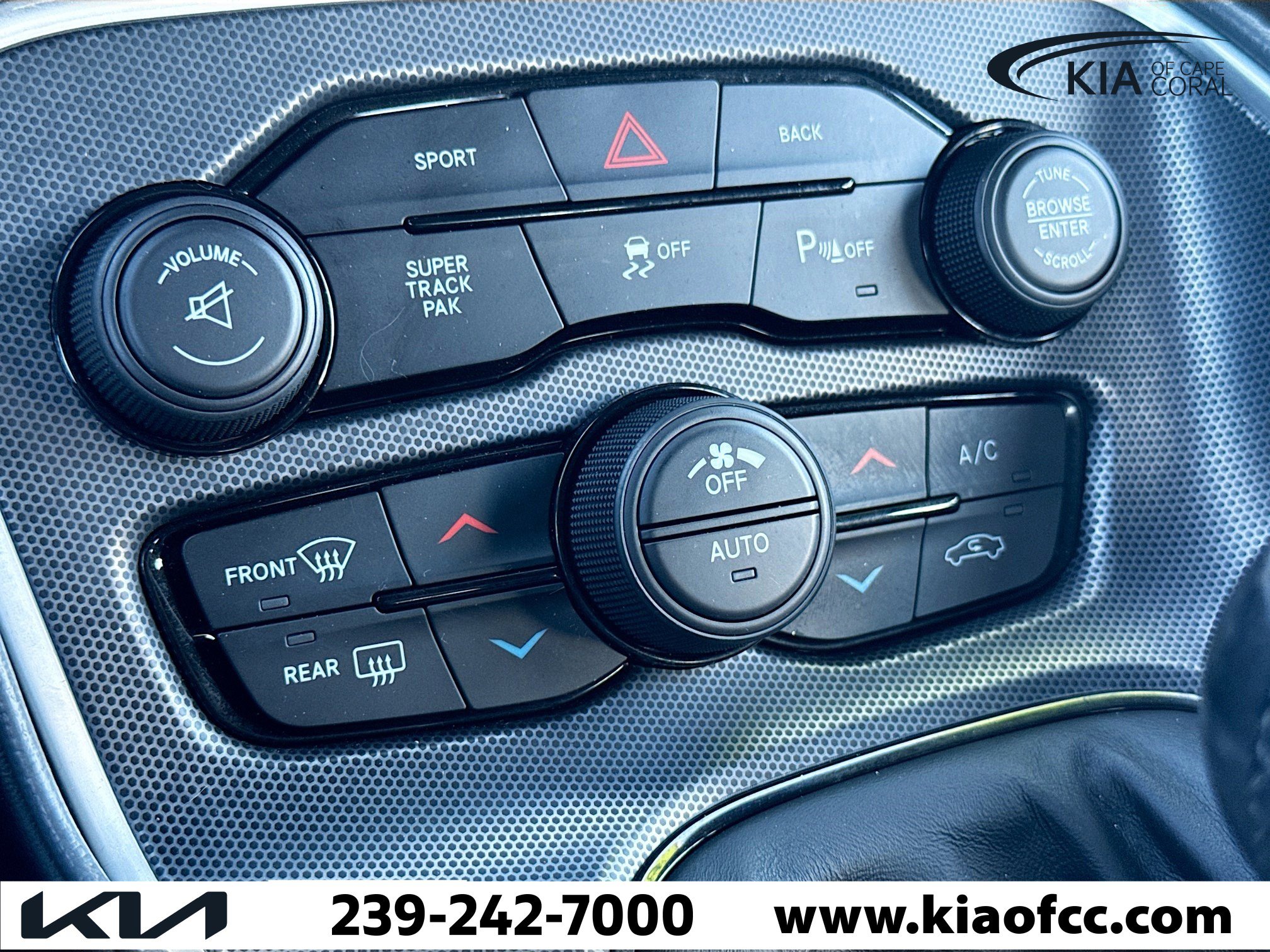 Used 2015 Dodge Challenger R/T Scat Pack w/ Leather Interior Group image 29