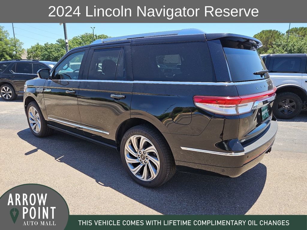 Used 2024 Lincoln Navigator Reserve AWD/4WD image 8