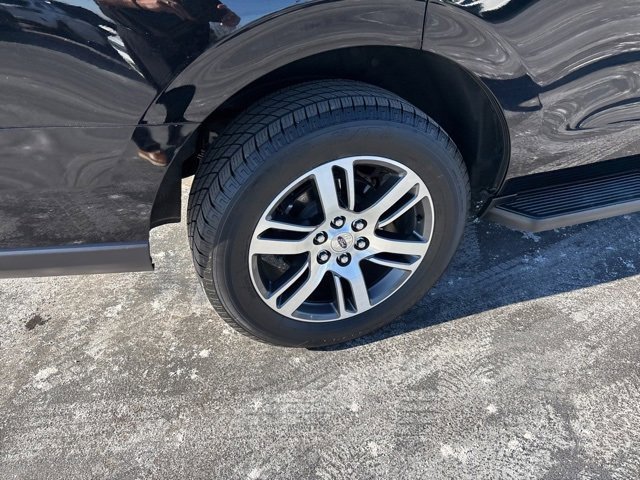 Used 2024 Ford Expedition XLT image 4
