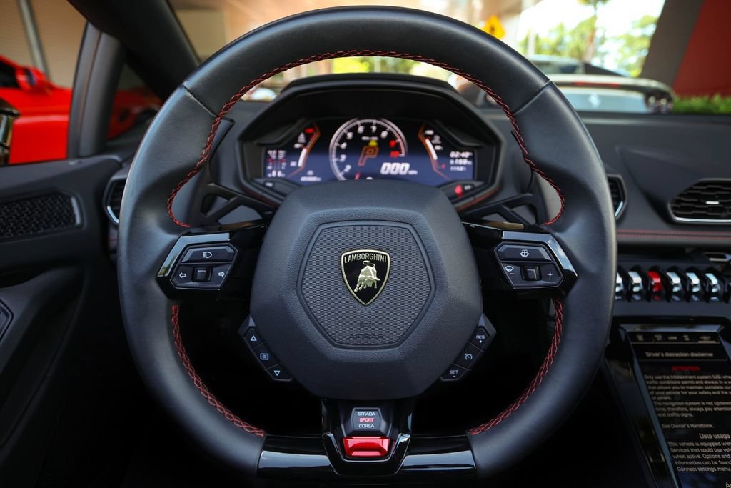 Used 2020 Lamborghini Huracan EVO RWD image 32