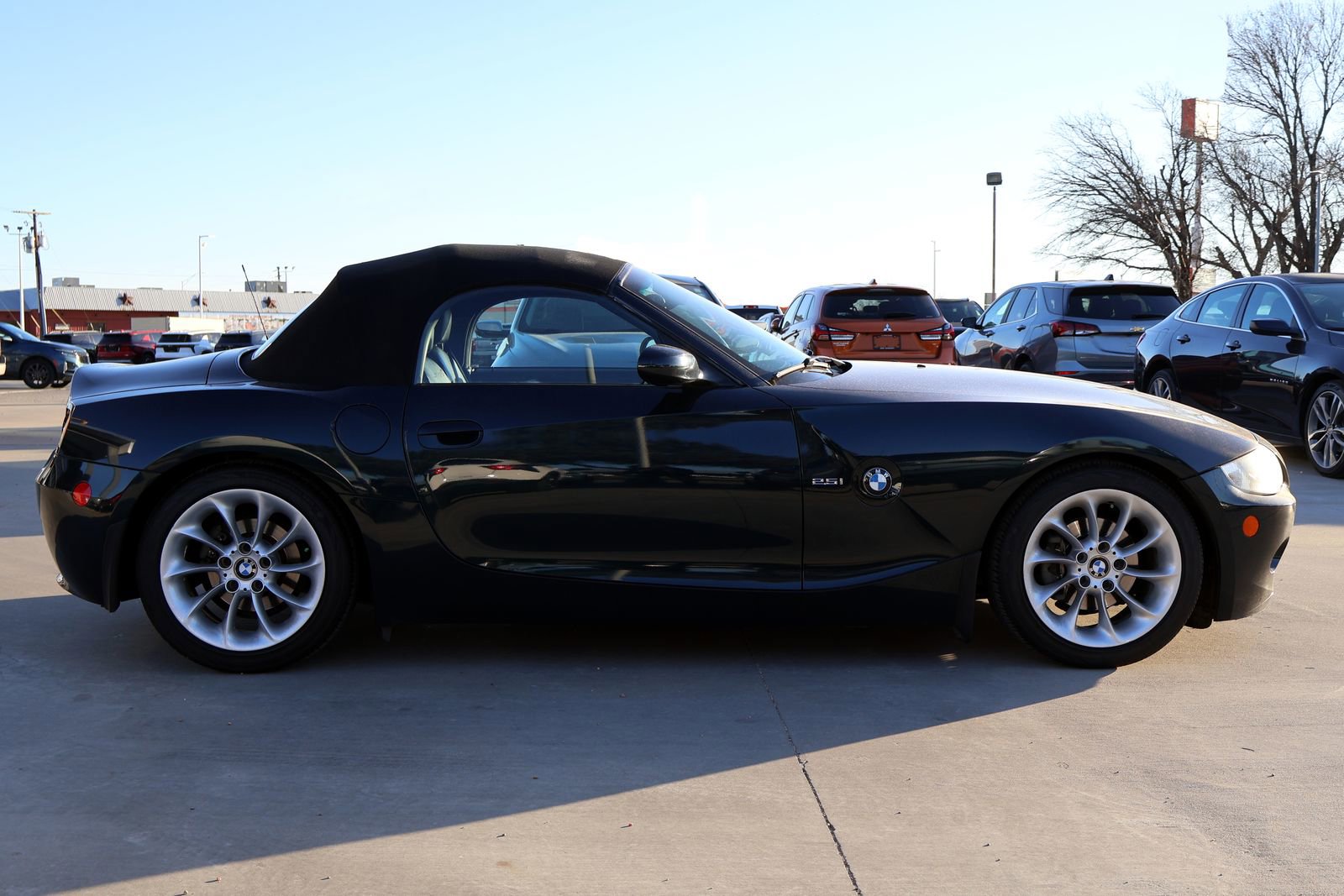 Used 2005 BMW Z4 2.5i image 11