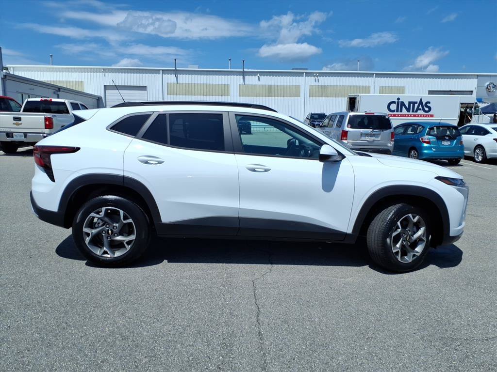 New 2026 Chevrolet Trax LT FWD image 3