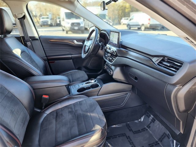 Certified 2021 Ford Escape SEL w/ SEL Stealth AWD Package image 11