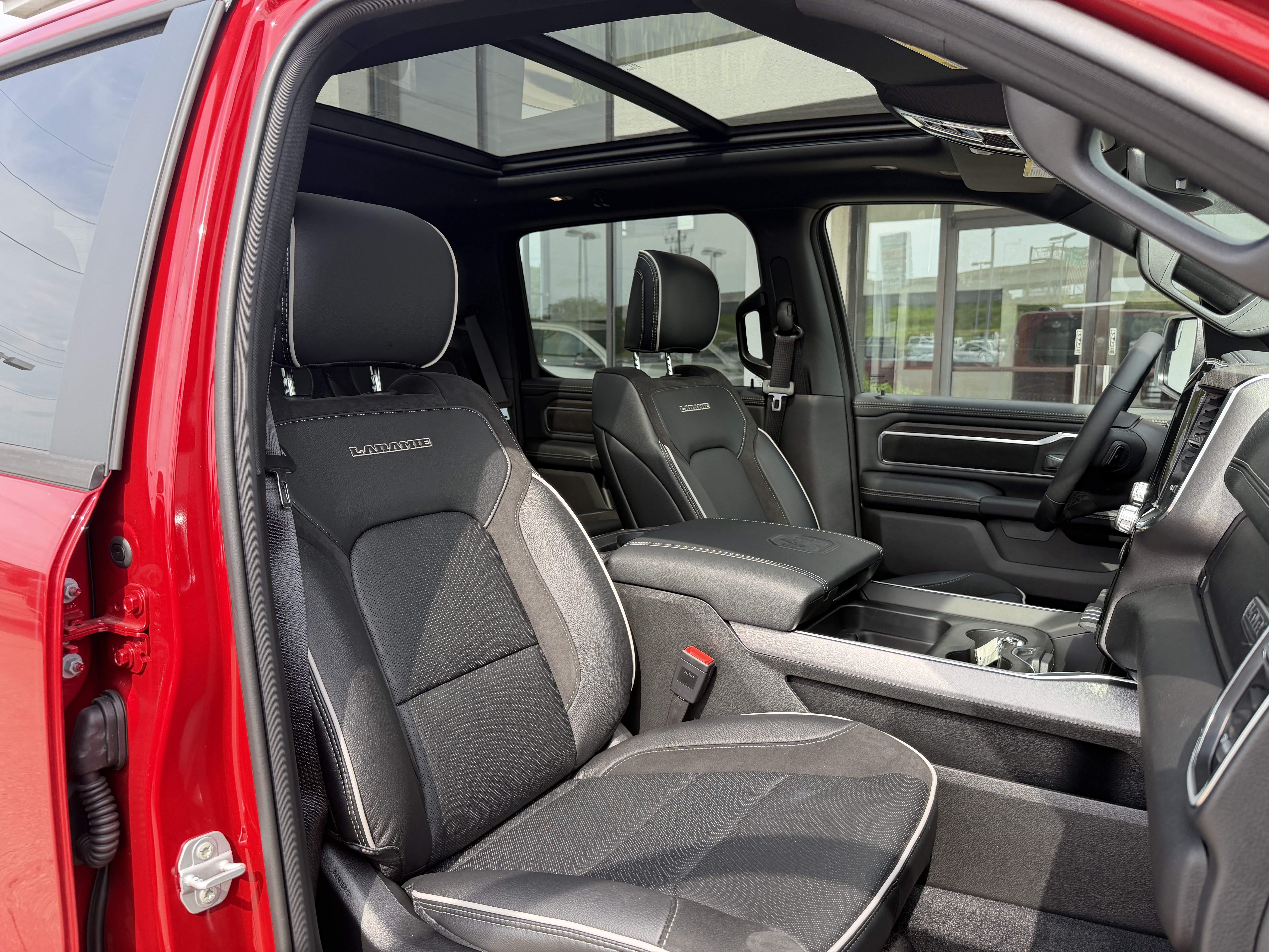 New 2026 RAM 1500 Laramie w/ Sport Appearance Package AWD/4WD image 23