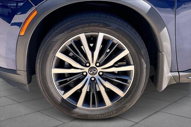 Used 2023 INFINITI QX60 Sensory w/ Vision Package AWD/4WD image 10