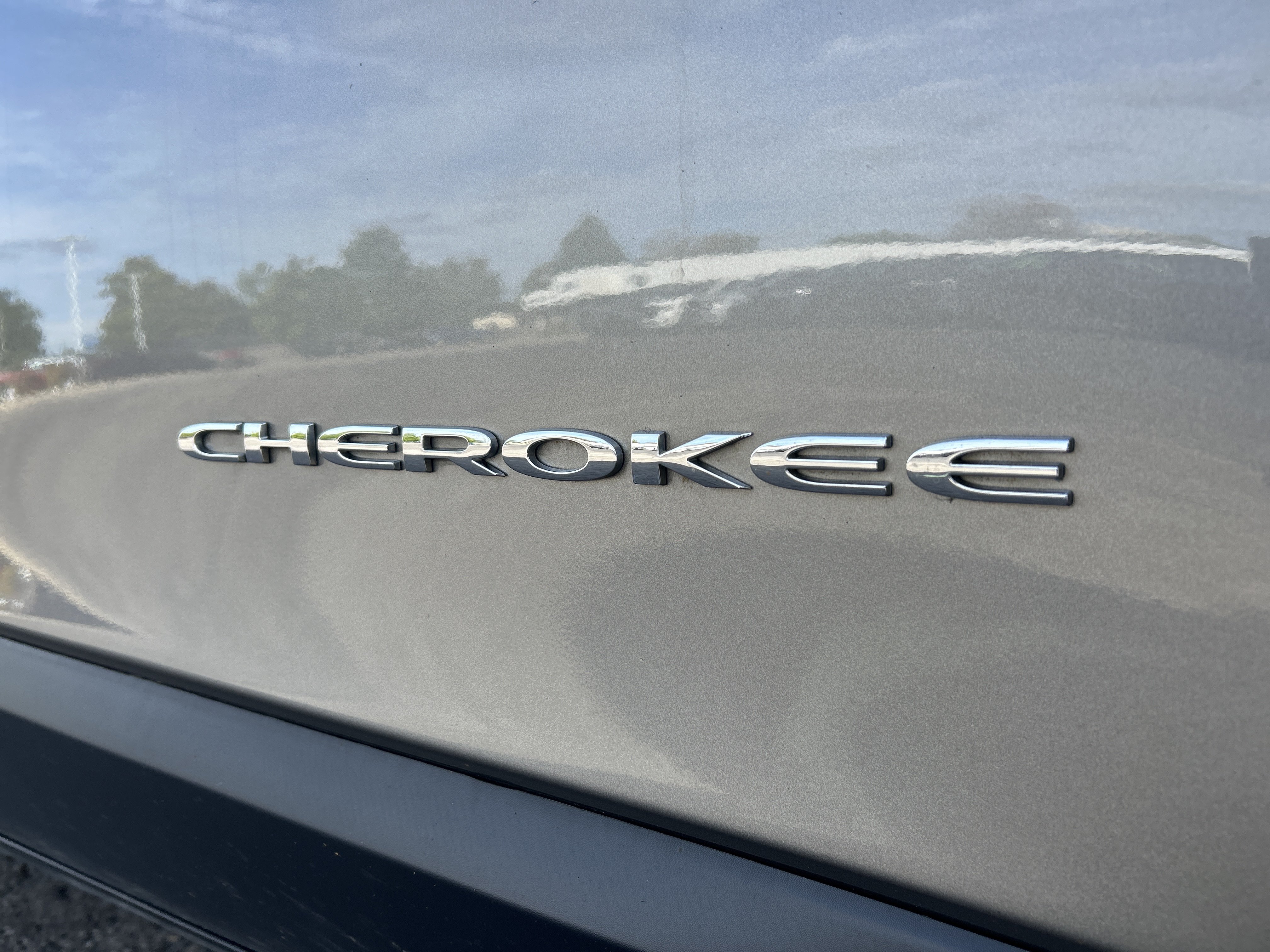 Used 2016 Jeep Cherokee Limited AWD/4WD image 28