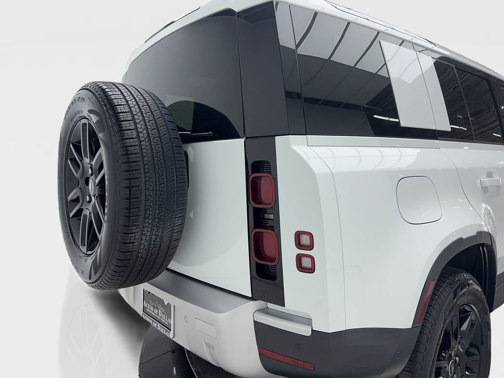 Used 2025 Land Rover Defender 110 S image 7
