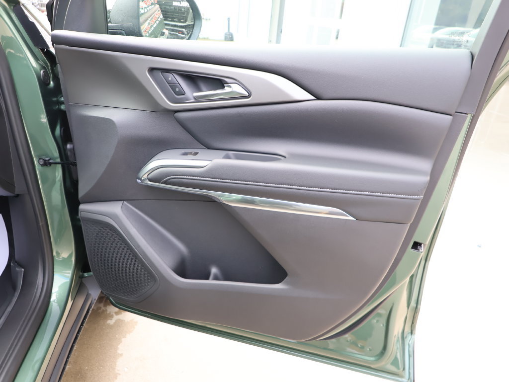 New 2027 Chevrolet Traverse LT w/ Driver Confidence Package FWD image 35