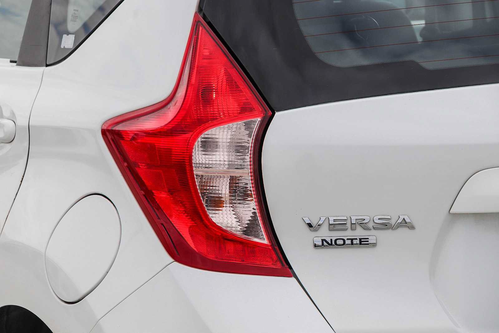 Used 2015 Nissan Versa Note SV FWD image 9