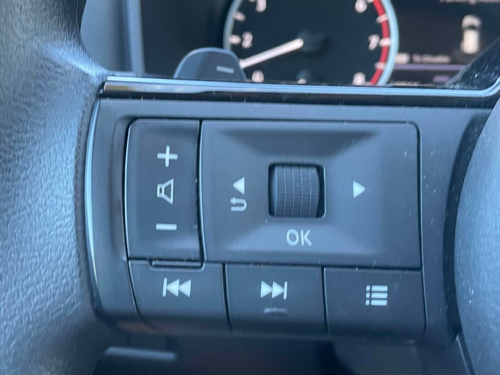Used 2023 Nissan Rogue SV AWD/4WD image 30