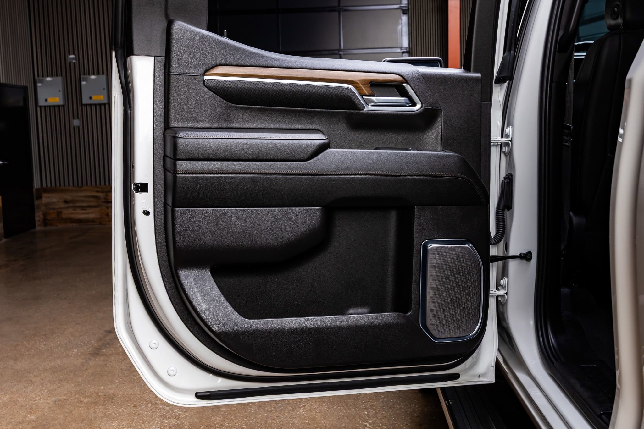 Used 2024 Chevrolet Silverado 1500 High Country image 37