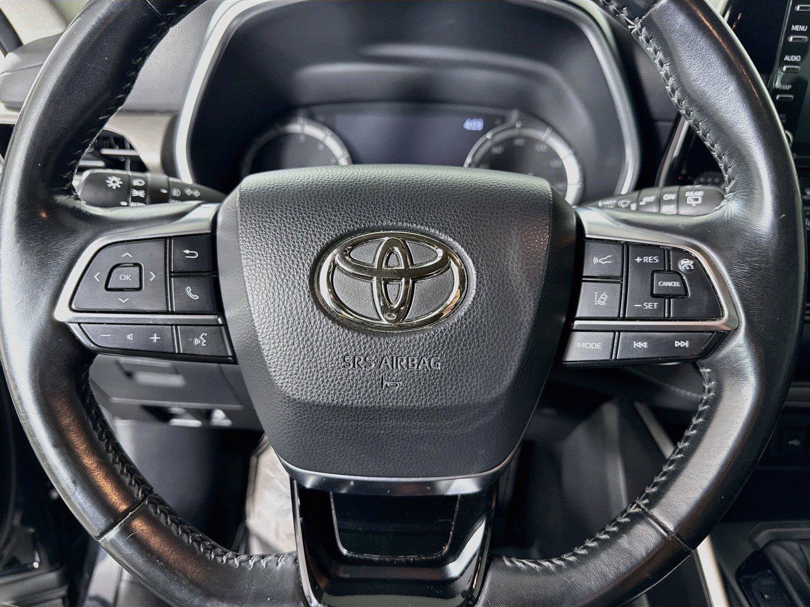 Used 2021 Toyota Highlander XLE AWD/4WD image 16