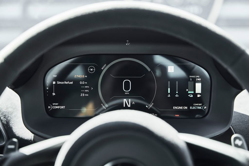 Used 2024 McLaren Artura RWD image 40