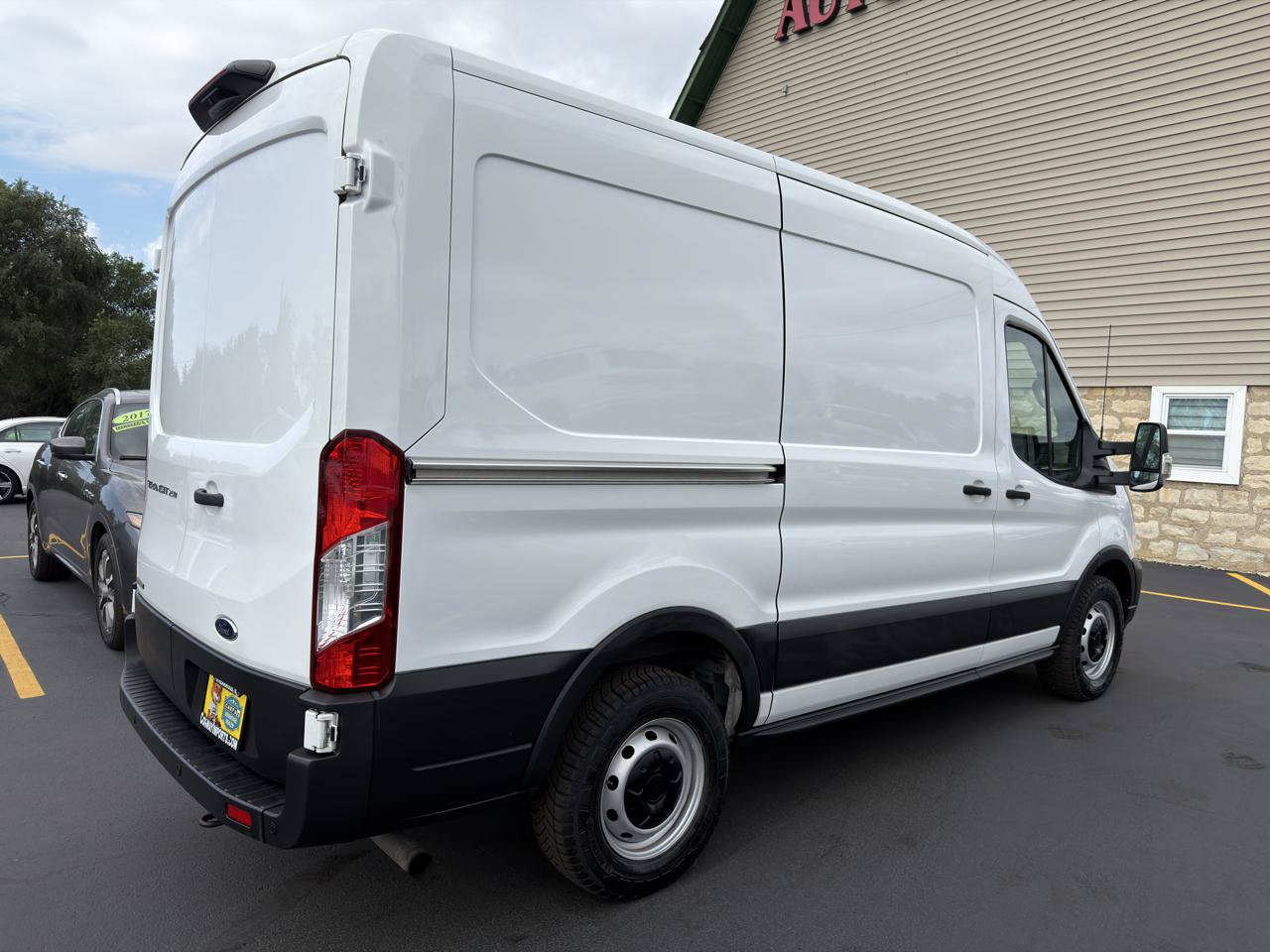 Used 2022 Ford Transit 250 Medium Roof RWD image 3
