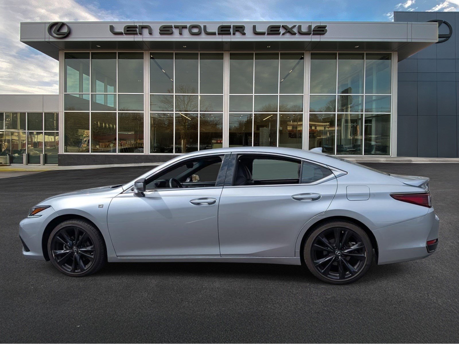 Used 2024 Lexus ES 300h F Sport image 6