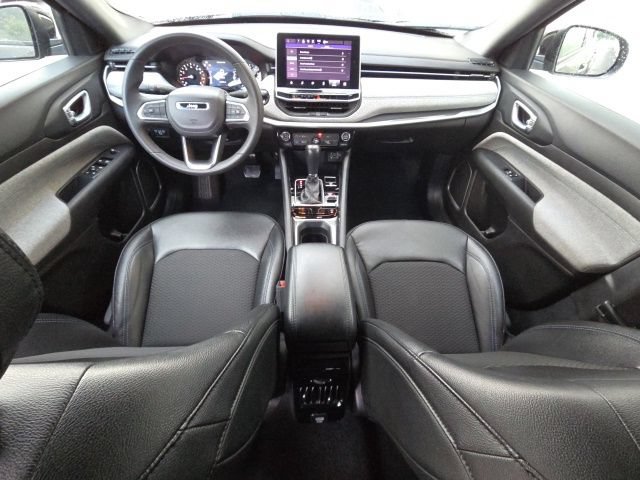 Used 2024 Jeep Compass Latitude AWD/4WD image 12
