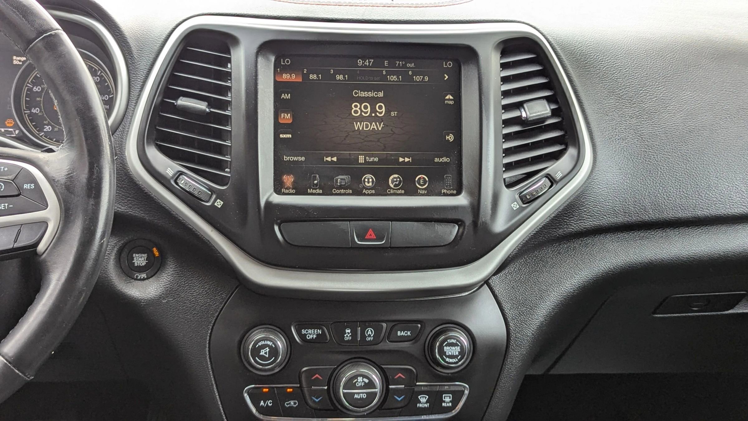 Used 2016 Jeep Cherokee Trailhawk w/ Comfort/Convenience Group AWD/4WD image 24