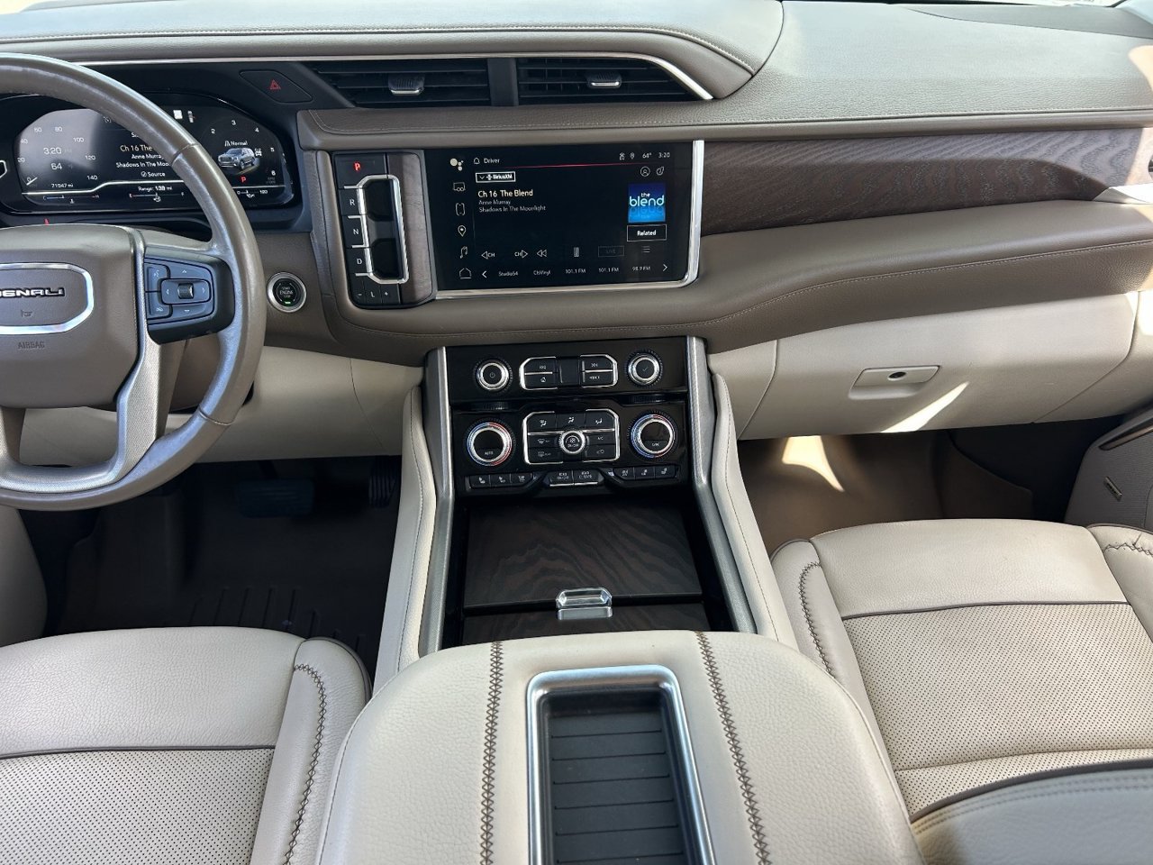Used 2022 GMC Yukon Denali w/ Denali Premium Package AWD/4WD image 18