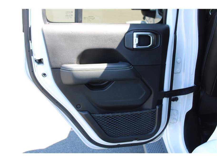 Used 2020 Jeep Wrangler Unlimited Sahara AWD/4WD image 11