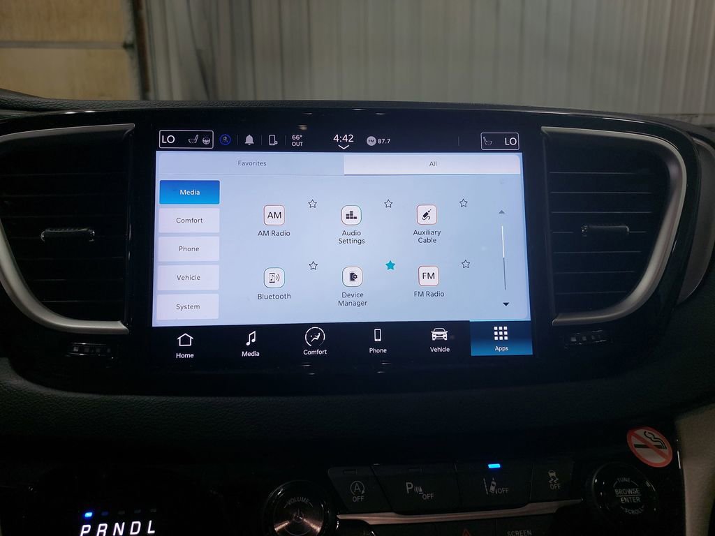 Used 2024 Chrysler Pacifica Touring-L FWD image 21