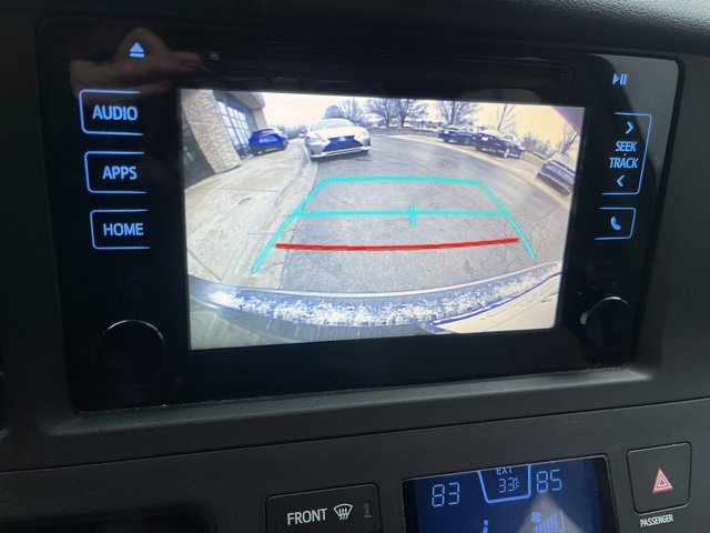 Used 2015 Toyota Sienna LE image 22