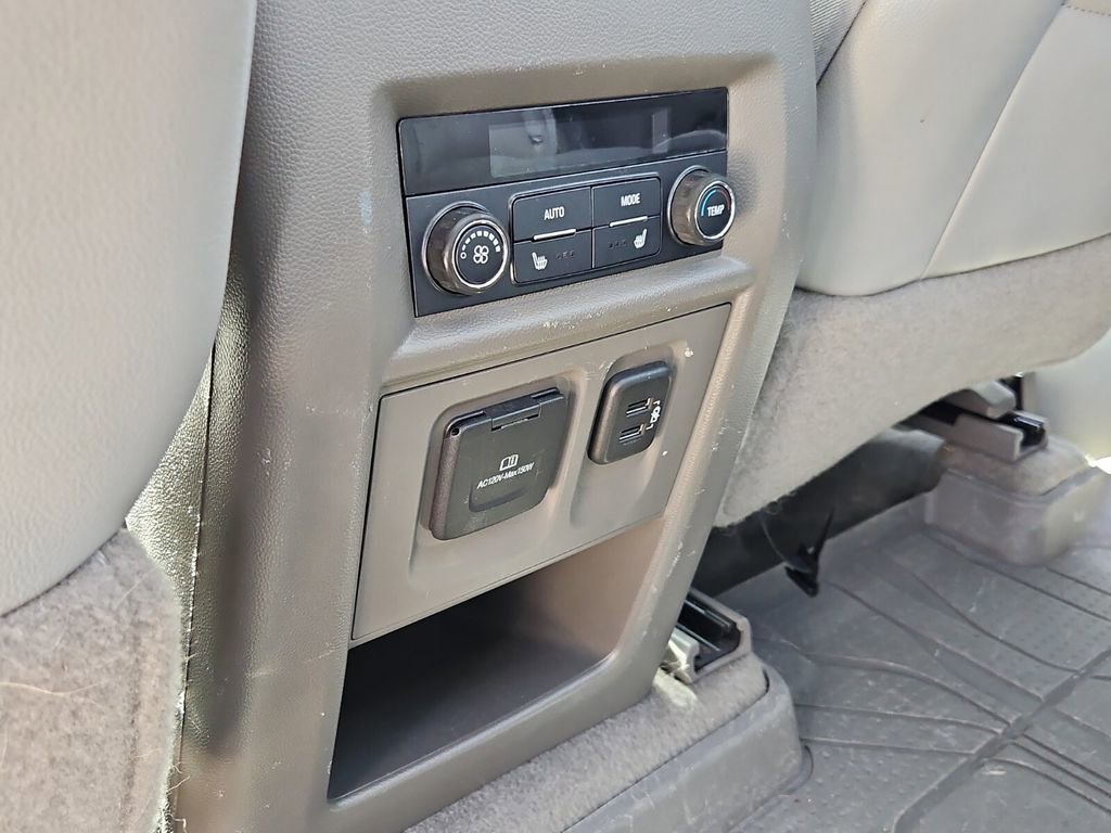 Used 2018 Chevrolet Traverse Premier w/ Driver Confidence II Package image 16