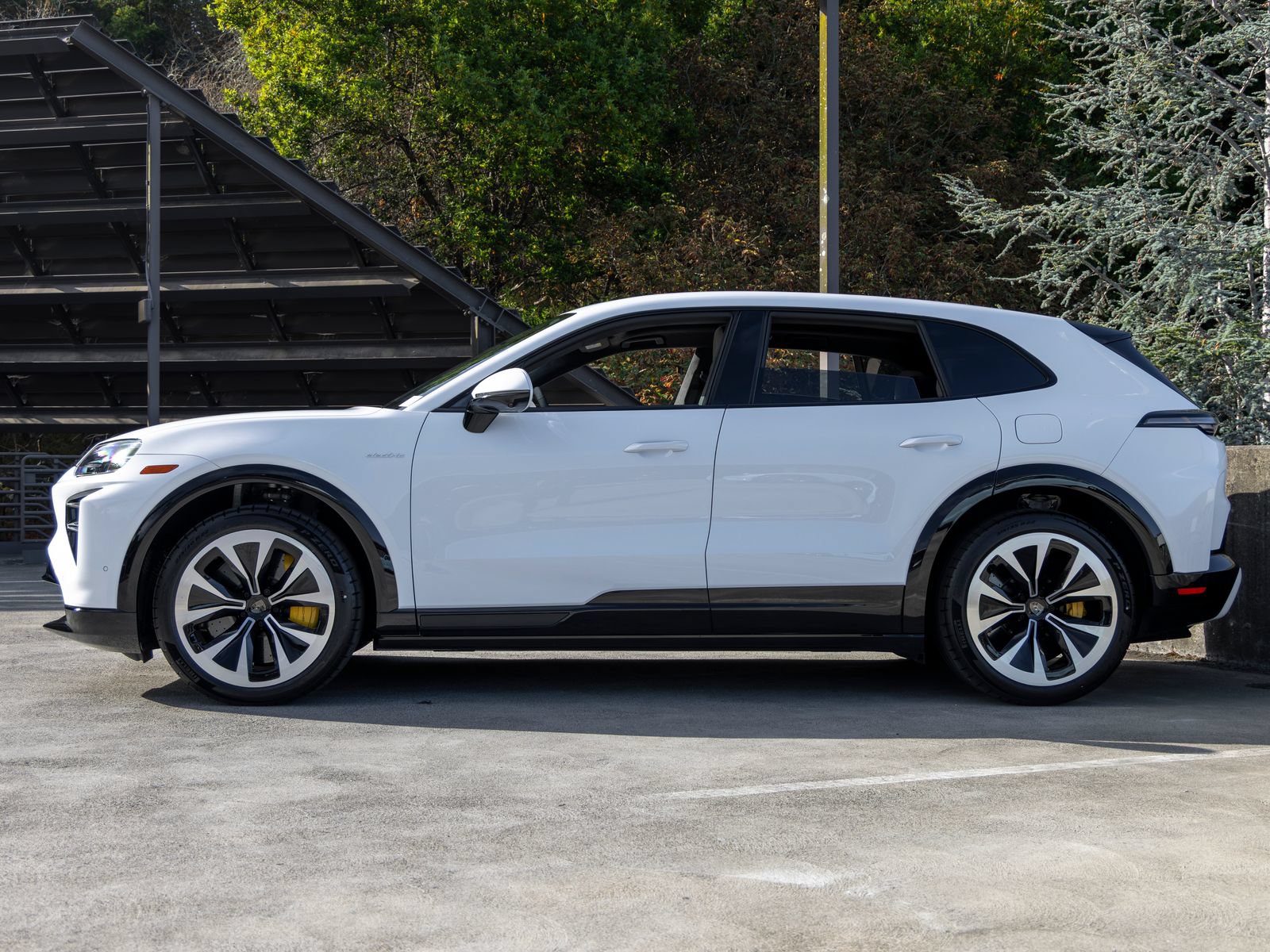 New 2026 Porsche Cayenne Turbo AWD/4WD image 2