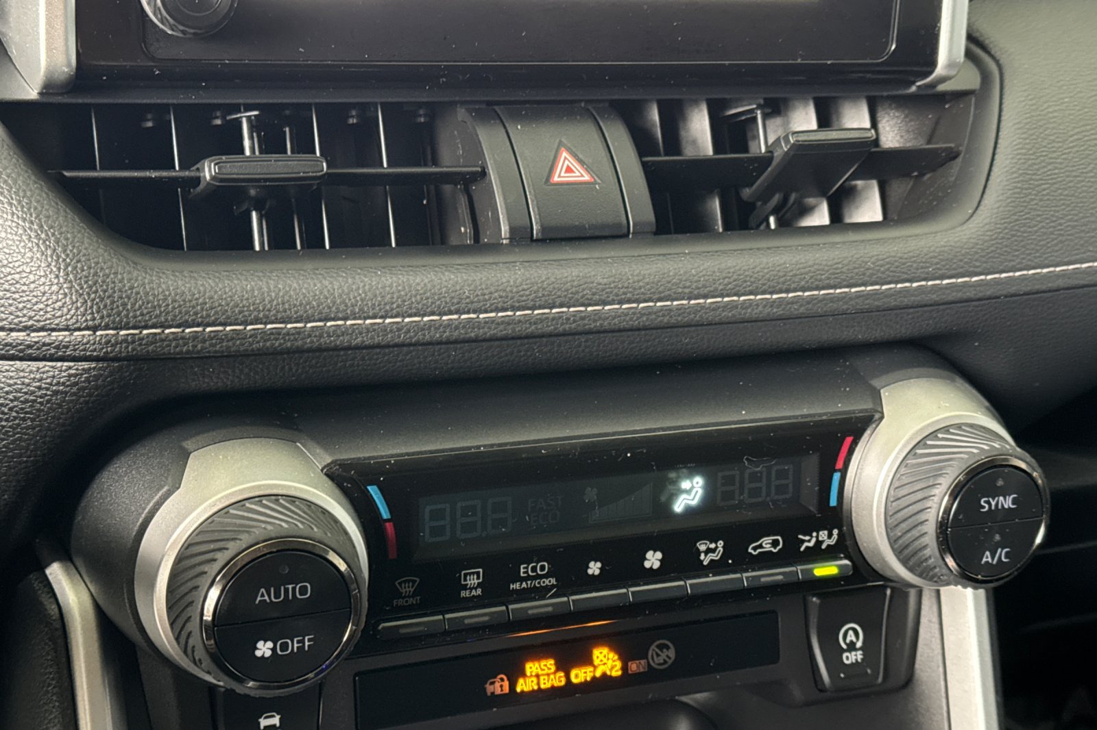 Used 2025 Toyota RAV4 XLE FWD image 20